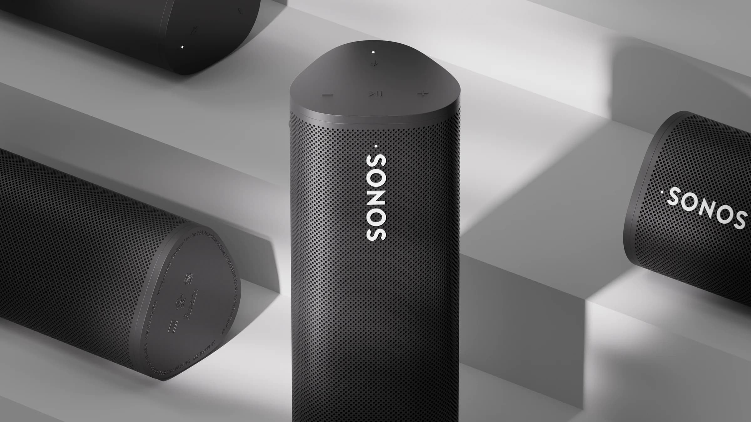 Speaker in a styled scene